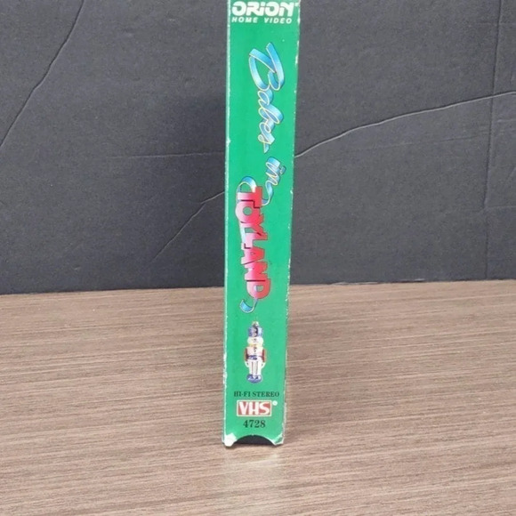 Babes in Toyland VHS Drew Barrymore Keanu Reeves - Picture 4 of 5